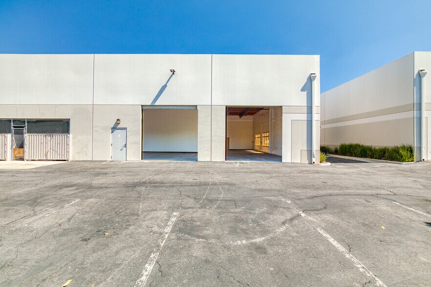 More Photos Of 11264 Monarch St, Garden Grove Warehouse For Sale