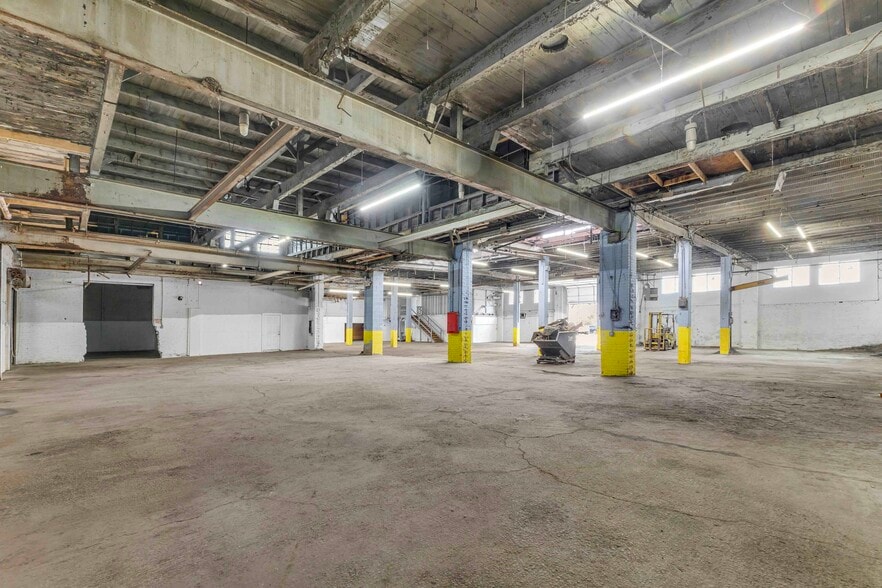 More Photos Of 7424 Bessemer Ave, Cleveland Warehouse For Sale