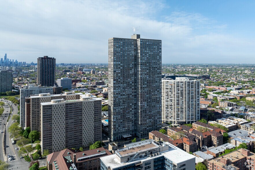 More Photos Of 655 W Irving Park Rd, Chicago Apartments For Sale