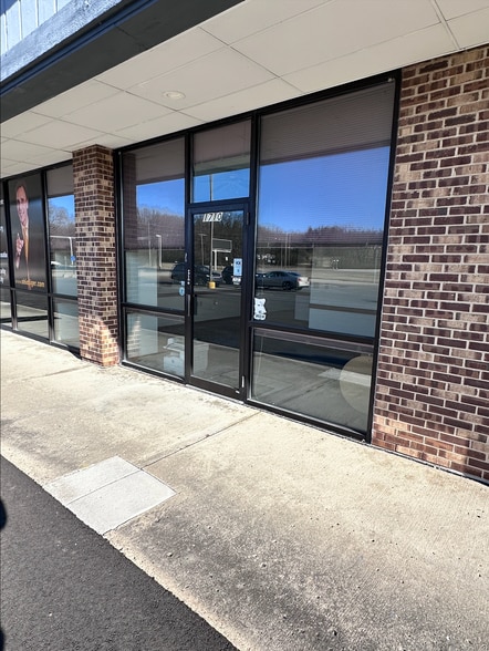 More Photos Of 1660-1728 Valley Loop Rd, Springfield Storefront Retail Office For Lease