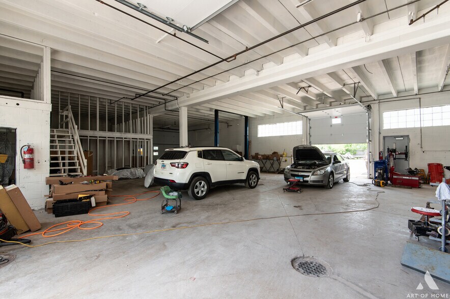 More Photos Of 926 Main St, Lemont Light Distribution For Sale