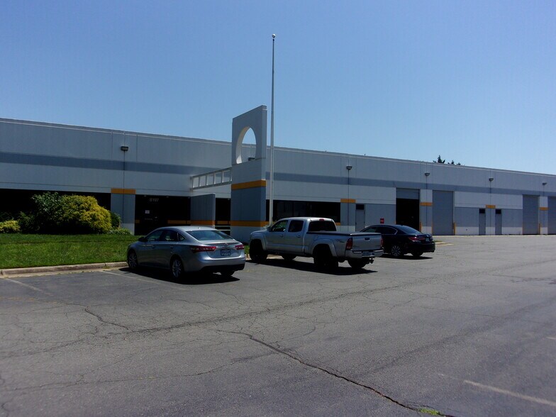 More Photos Of 8197 Euclid Ct, Manassas Park Warehouse For Lease