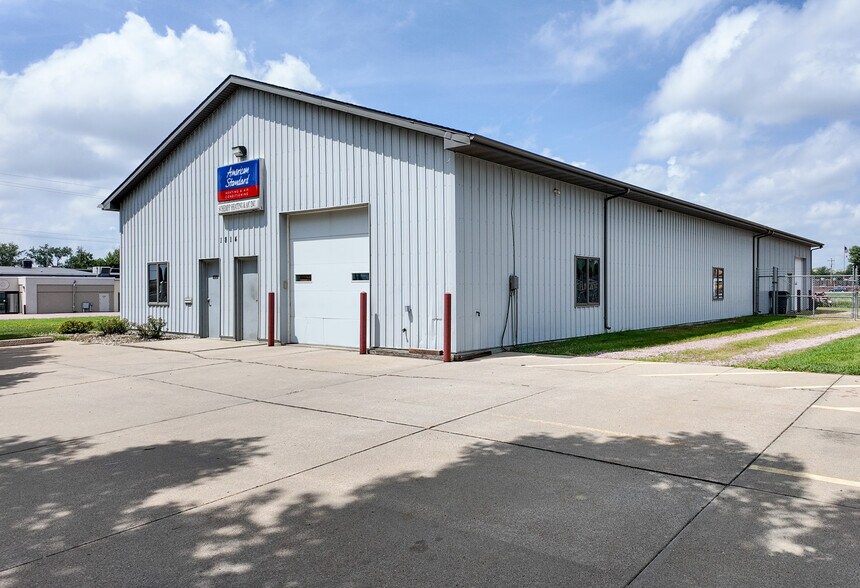 More Photos Of 1814 W 50th St, Sioux Falls Light Distribution For Lease