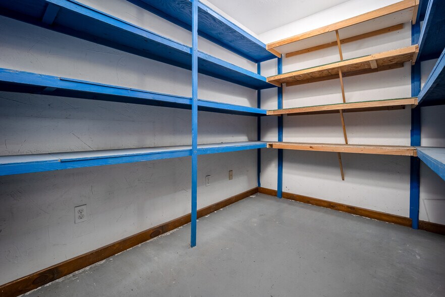 More Photos Of 2756 Broce Dr, Norman Warehouse For Lease