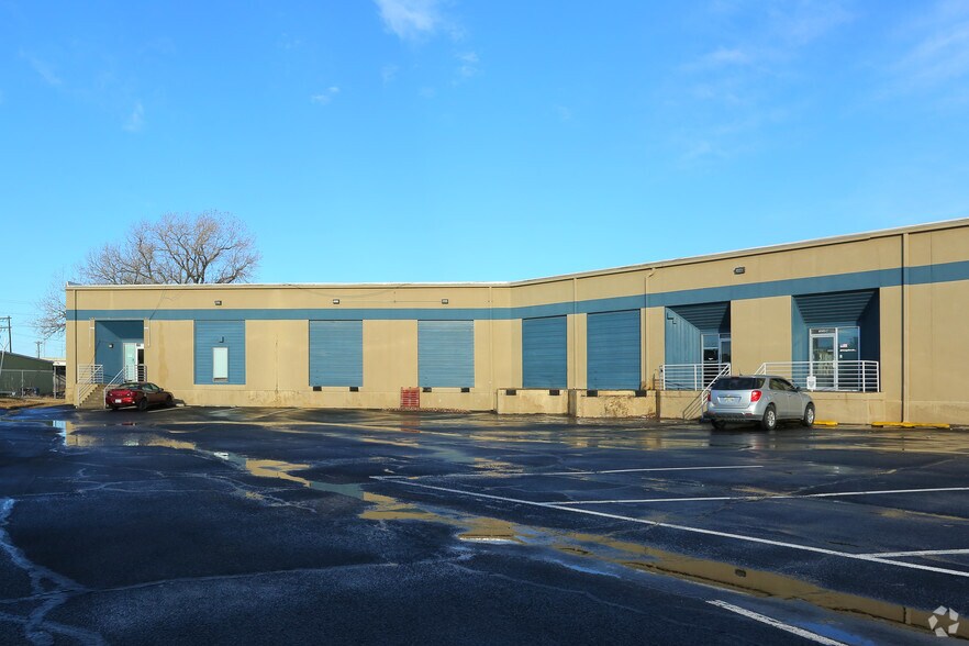 More Photos Of 6945 E 38th St, Tulsa Warehouse For Lease