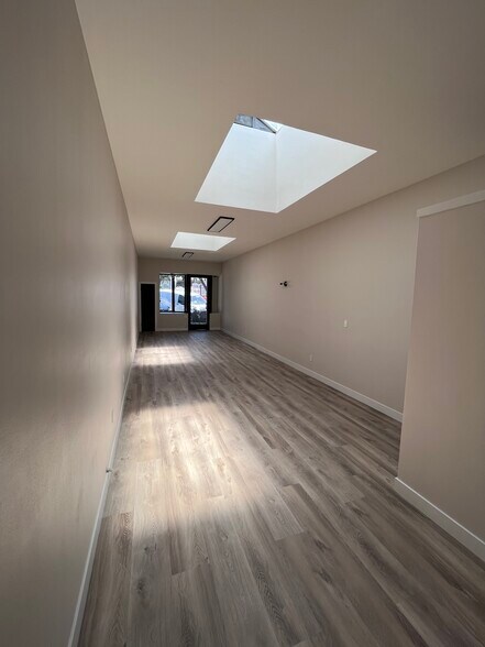 More Photos Of 10039-10041 Commerce Ave, Tujunga Storefront For Sale