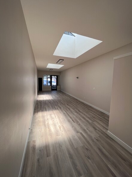 More Photos Of 10041 Commerce Ave, Tujunga Storefront For Sale