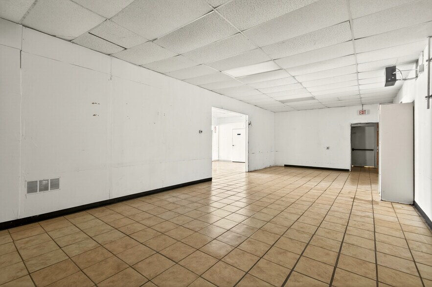 More Photos Of 815 E Moore Ave, Terrell Storefront Retail Office For Sale