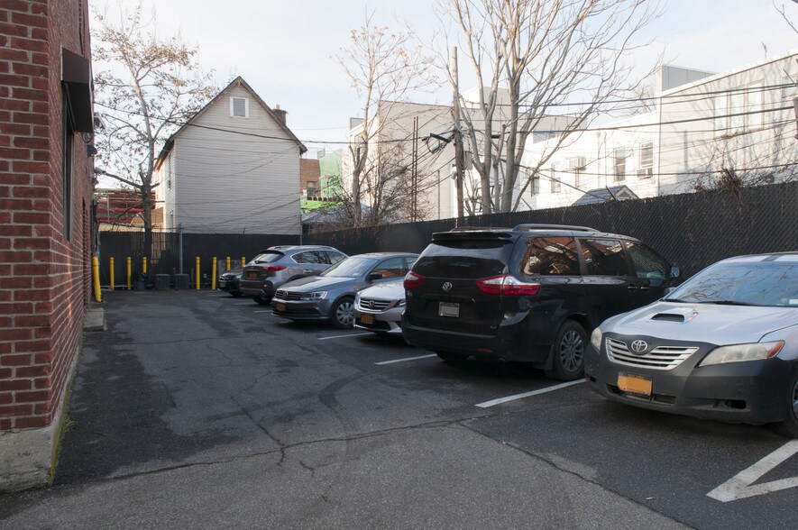 More Photos Of 1333 60th St, Brooklyn Office For Lease