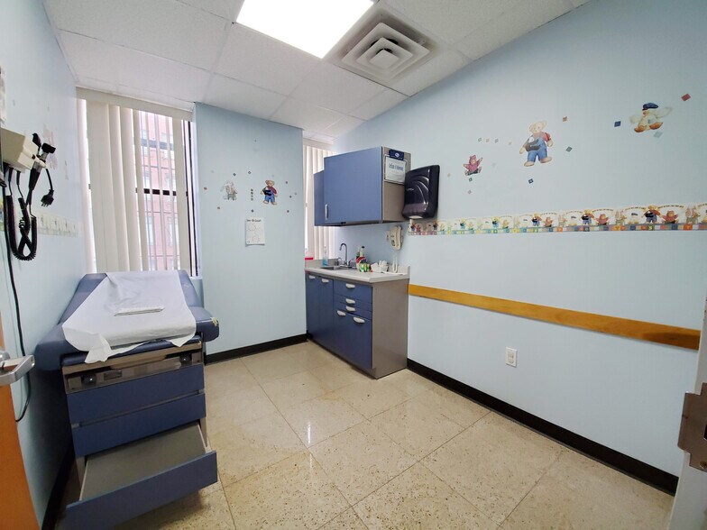 More Photos Of 128-138 Mott St, New York Medical For Lease