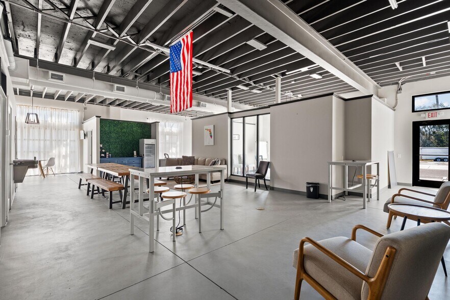 More Photos Of 229 E Lemon St, Tarpon Springs Auto Repair For Lease