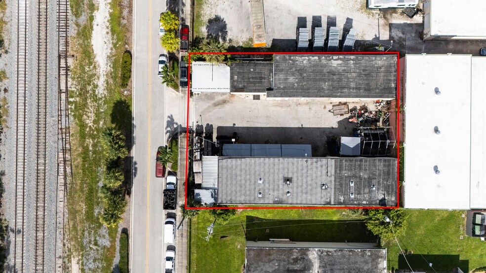 More Photos Of 3173 SE Railroad Ave, Stuart Service For Sale
