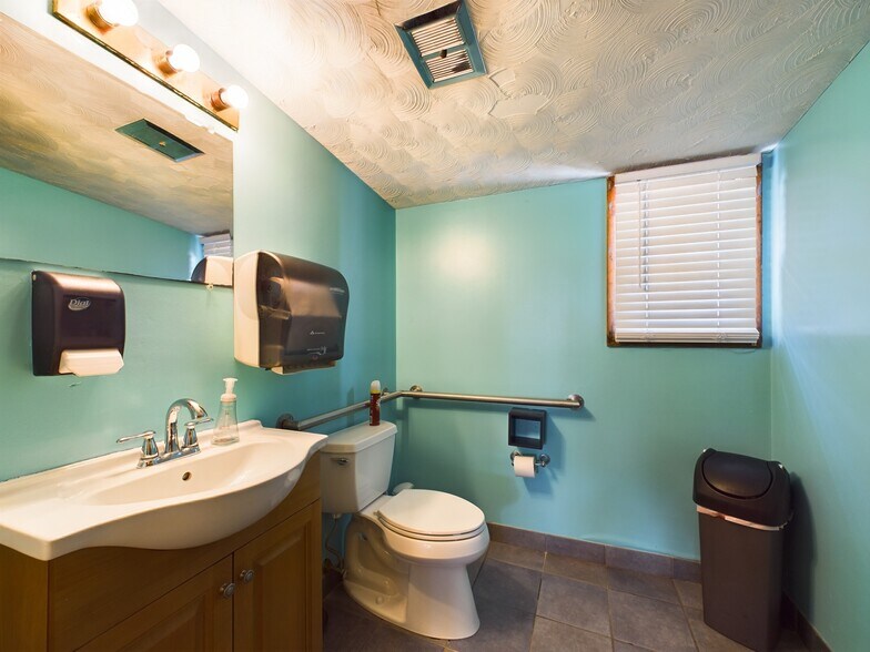 More Photos Of 501 Park Ave, Portsmouth Restaurant For Sale