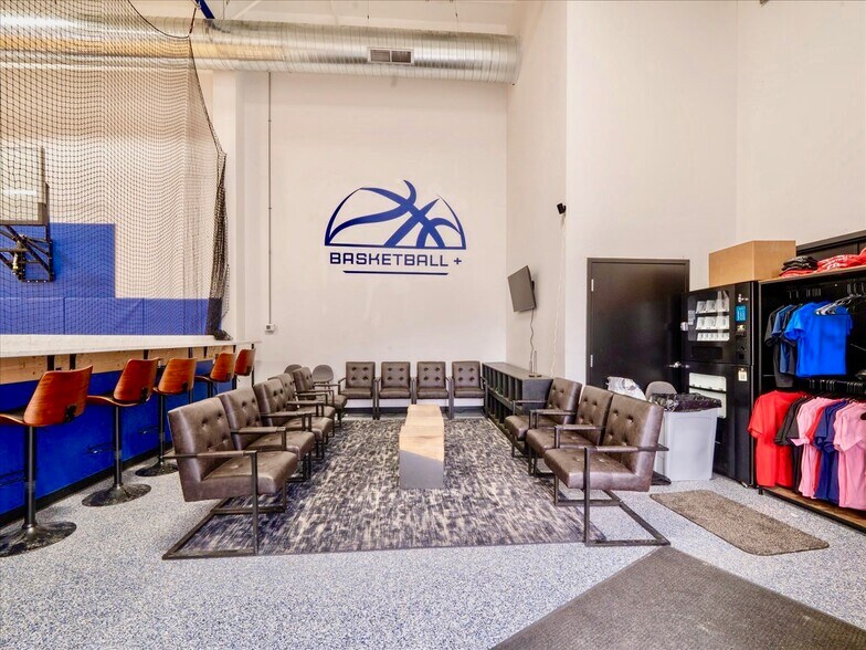 More Photos Of 465 W Commercial St, East Rochester Warehouse For Lease