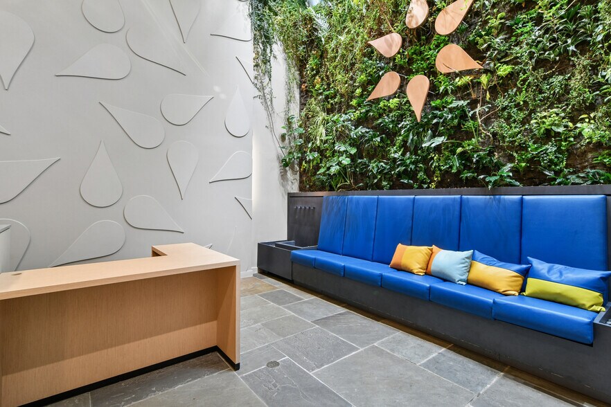 More Photos Of 242 E 58th St, New York Storefront Retail Residential For Lease