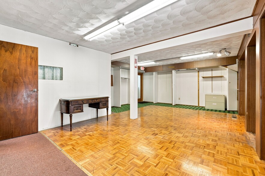 More Photos Of 328 Front St, Chicopee Storefront Retail Office For Lease