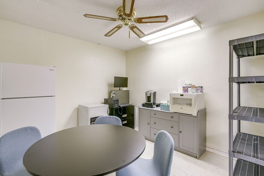 More Photos Of 3040 Ramona Dr, Fort Worth Research And Development For Lease