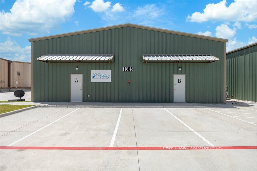 More Photos Of 1305 Industrial Dr, Royse City Warehouse For Lease