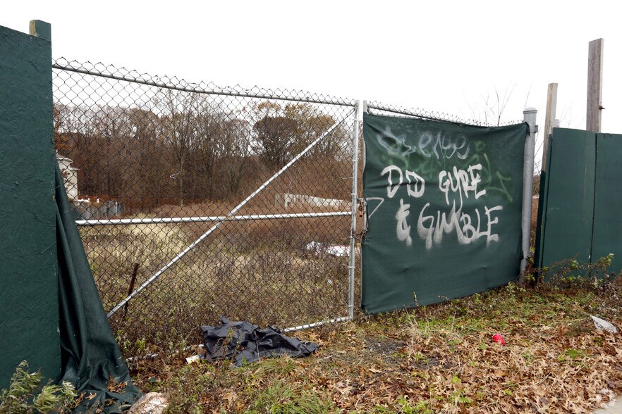 More Photos Of 908 Clove Rd, Staten Island Land For Sale