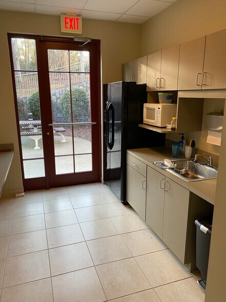 More Photos Of 2098 Teron Trace, Dacula Medical For Lease
