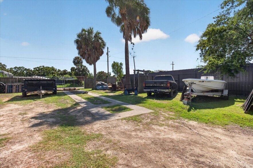 More Photos Of 5306 W Commerce St, Tampa Warehouse For Sale