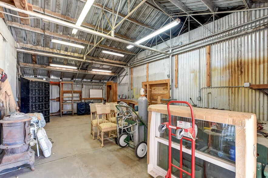 More Photos Of 495 E Z St, Prescott Showroom For Sale