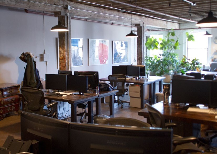 More Photos Of 37 Greenpoint Ave, Brooklyn Office Residential For Lease