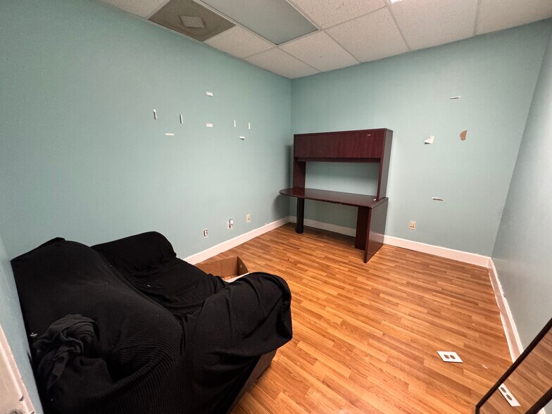 More Photos Of 421 N Gilmer Ave, Lanett General Retail For Sale