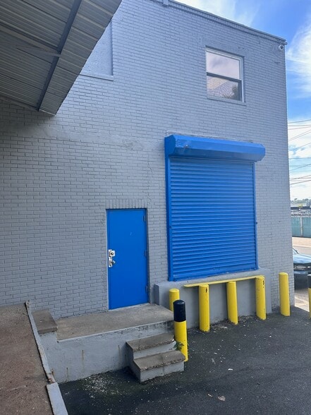 More Photos Of 5 E 12th St, Paterson Showroom For Lease
