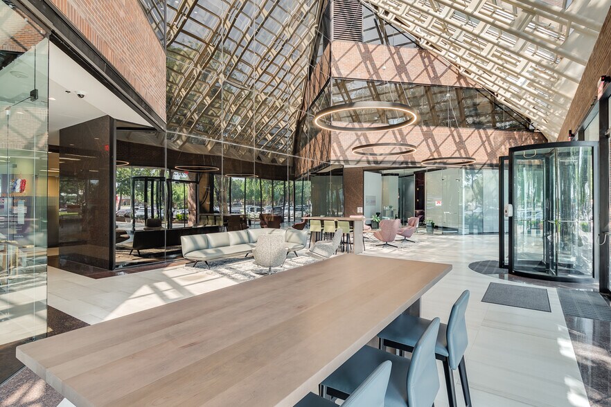 More Photos Of 2000 E Lamar Blvd, Arlington Office For Lease