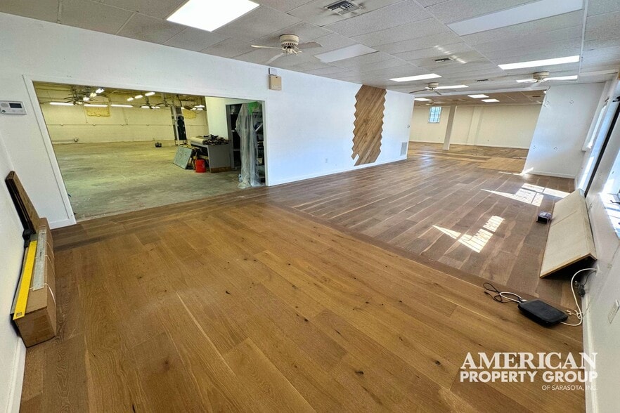 More Photos Of 1681 11th St, Sarasota Light Manufacturing For Sale