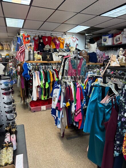 More Photos Of 389 Somerset St, Somerset Storefront Retail Residential For Lease