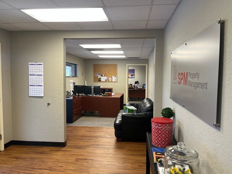 More Photos Of 911-917 S Parsons Ave, Brandon Office For Lease