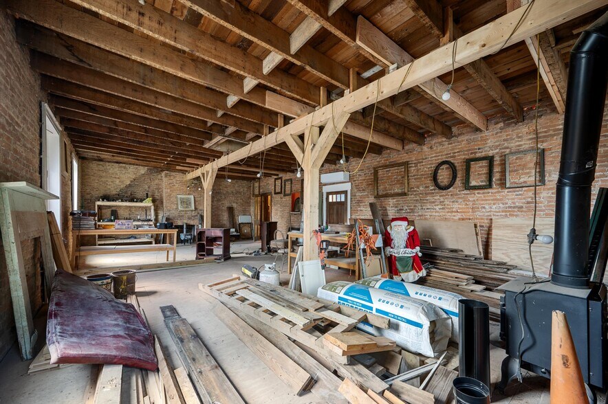 More Photos Of 7211 Queen St, Middleway Flex For Sale