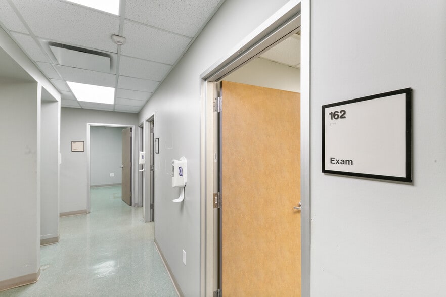 More Photos Of 3828 Avenue N, Galveston Hospital For Lease