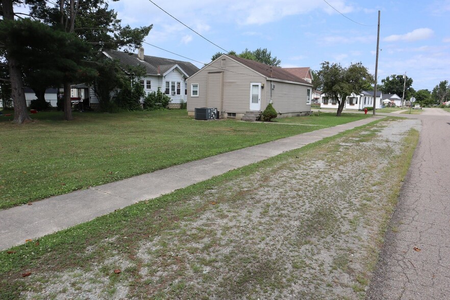 More Photos Of 433 Gibbs Ave, Washington Court House Freestanding For Sale