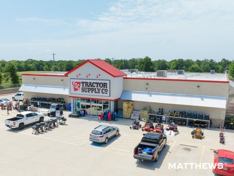 Primary Photo Of 1200 E Royall Blvd, Malakoff General Retail For Sale