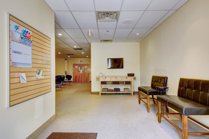More Photos Of 60 E Hanover Ave, Morris Plains Showroom For Sale