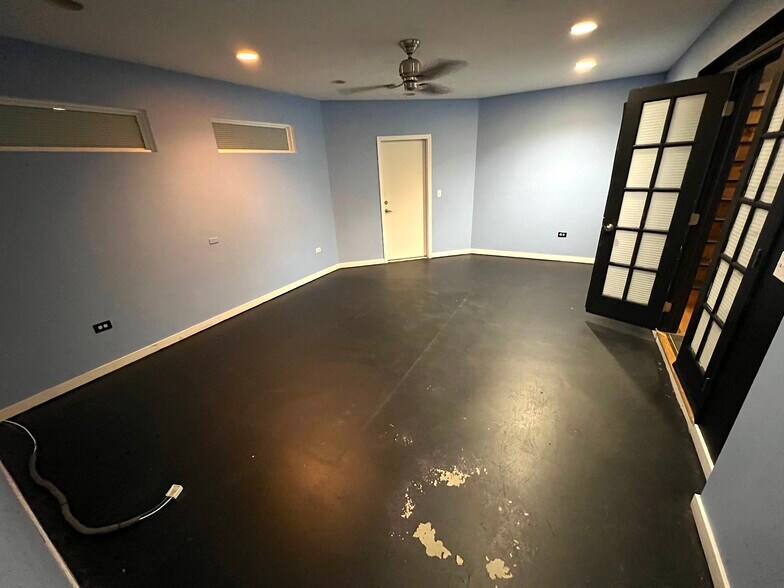 More Photos Of 1250 W Augusta Blvd, Chicago Showroom For Lease