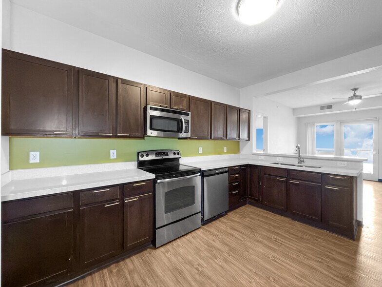 More Photos Of 1210 SW 28th St, Ankeny Apartments For Sale