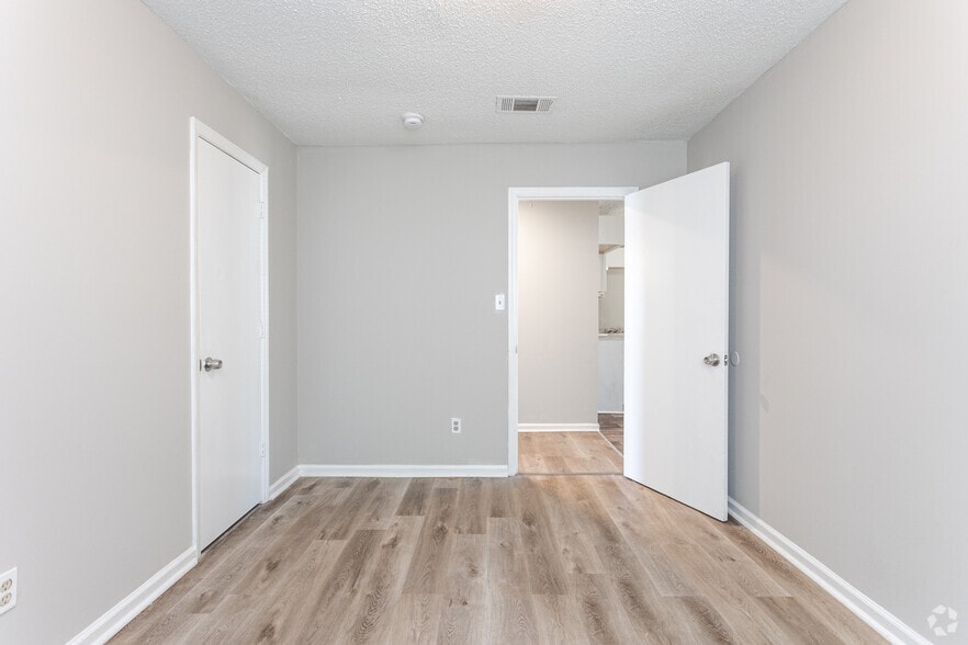 More Photos Of 1008 Blakely Ct, Albany Multifamily For Sale