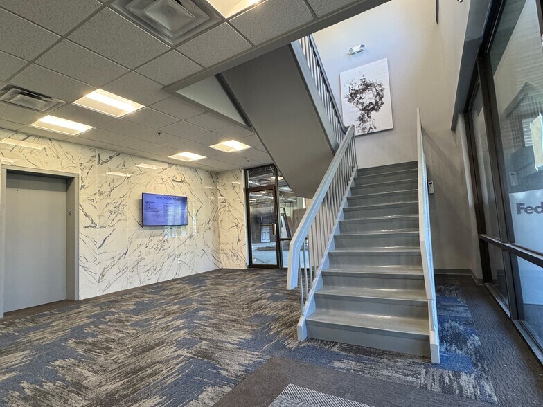 More Photos Of 950 New Loudon Rd, Latham Office For Lease