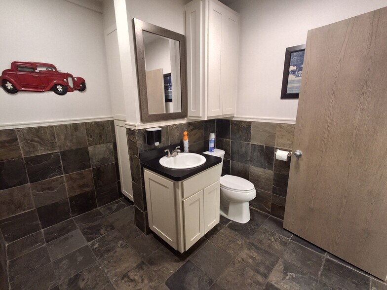 More Photos Of 2001 E Lancaster Ave, Fort Worth Auto Dealership For Sale