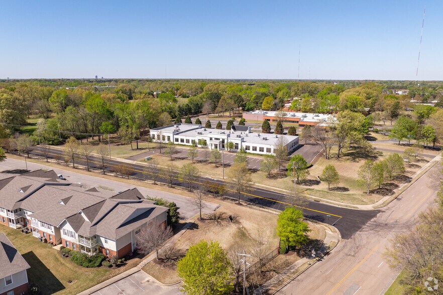 More Photos Of 7345 Goodlett Farms Pky, Cordova Office For Sale