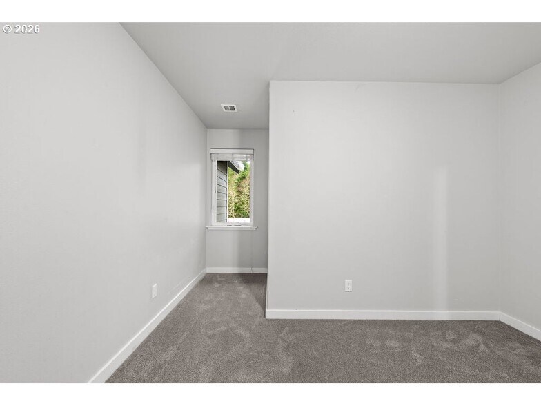 More Photos Of 1524 SE Honeysuckle Loop, Warrenton Apartments For Sale