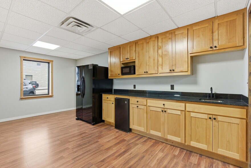 More Photos Of 805 Main St, Cassville General Retail For Sale