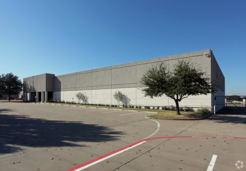 More Photos Of 10817 Sanden Dr, Dallas Distribution For Lease