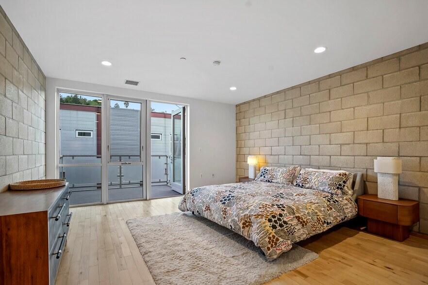 More Photos Of 3450 Cahuenga Blvd W, Los Angeles Office Residential For Lease