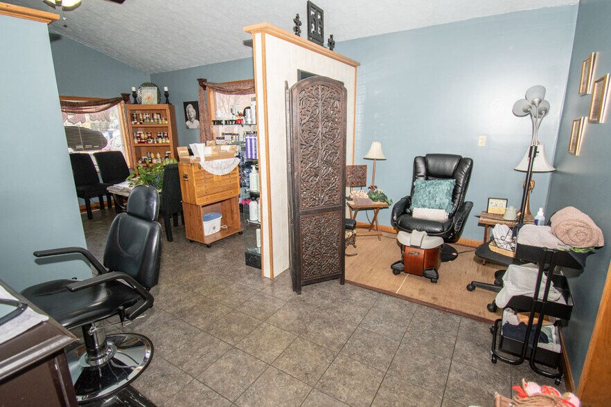 More Photos Of 3861 Main St, Mineral Ridge Office For Sale