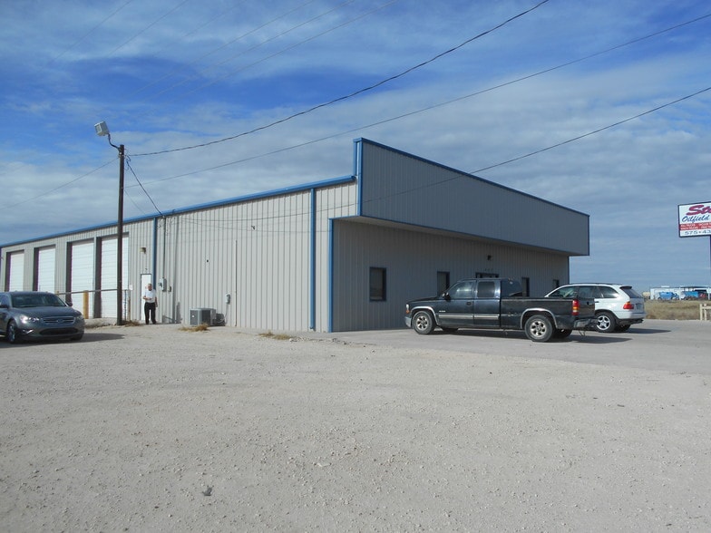 More Photos Of 527 NW County Rd, Hobbs Warehouse For Lease